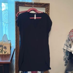 Black athletics dress has pockets